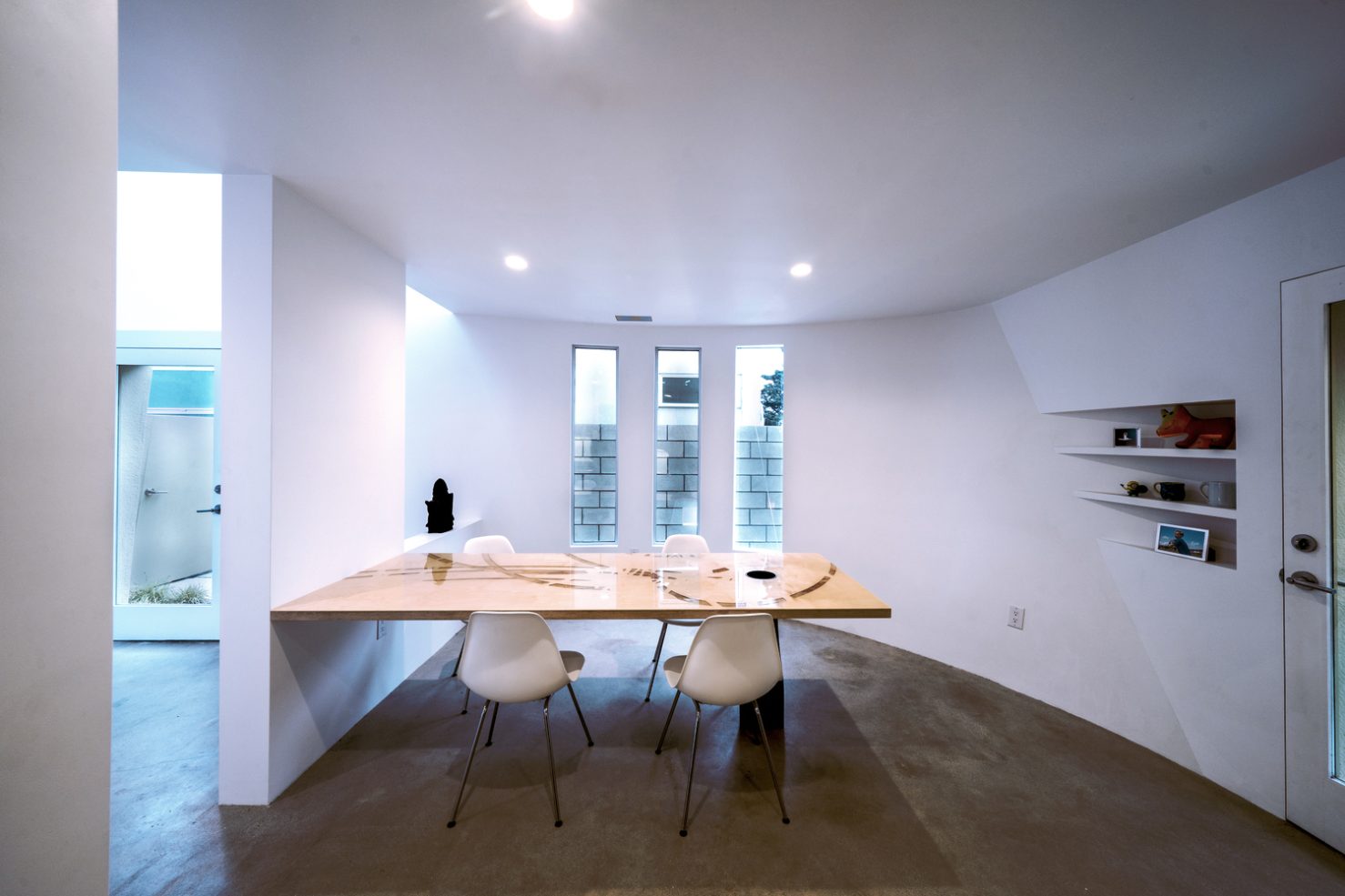 Would you live in this guitar-shaped Santa Monica beach house? - The Spaces