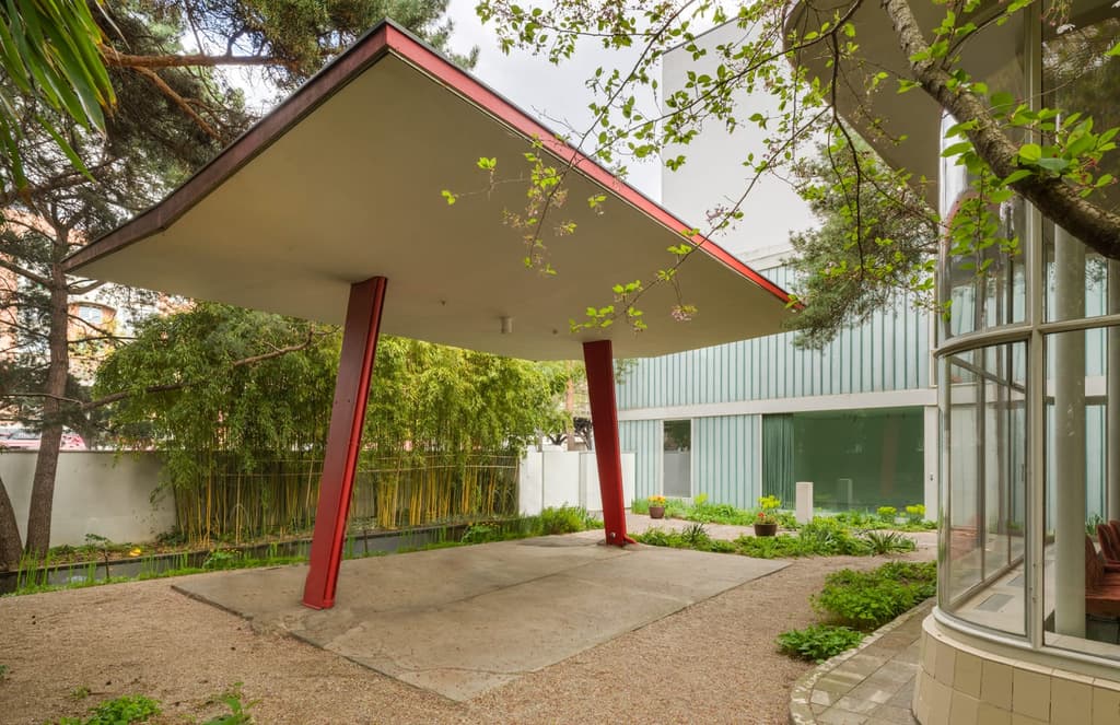 Two legacy galleries open in a Berlin gas station