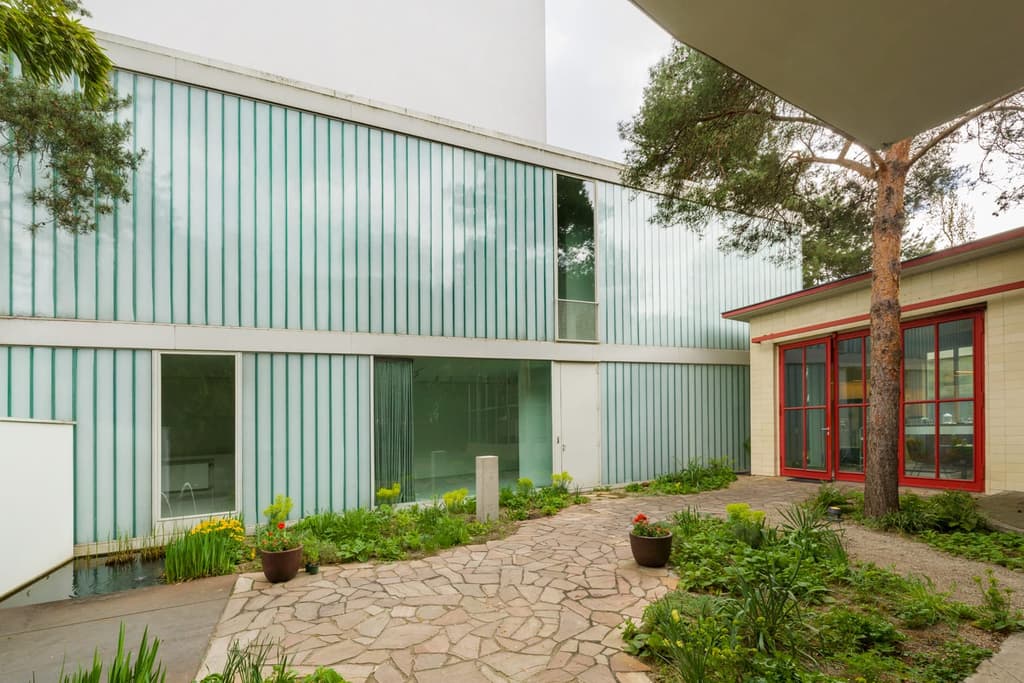 Pace Gallery has joined forces with Galerie Judin to form an arts hub in a 1950s service station in Berlin dubbed Die Tankstelle