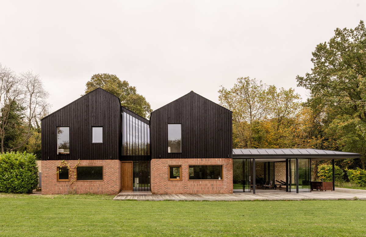 Split House is an award-winning home of two halves in the Chilterns