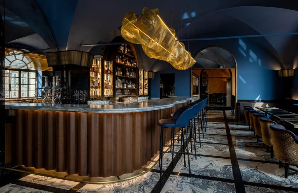 A new hotel bar lifts the veil on the mixology process