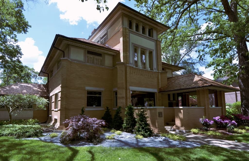 An early experimental Frank Lloyd Wright comes to market in the Chicago suburbs