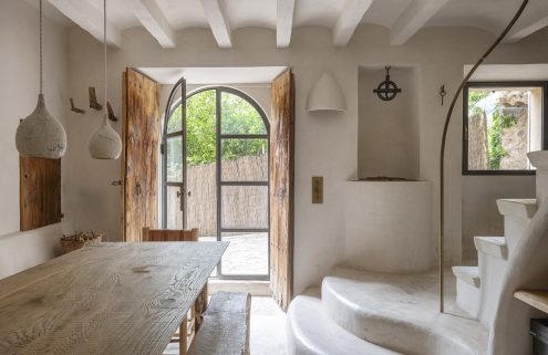 This Mallorcan home can be reconfigured for less ‘work’ and more ‘play’