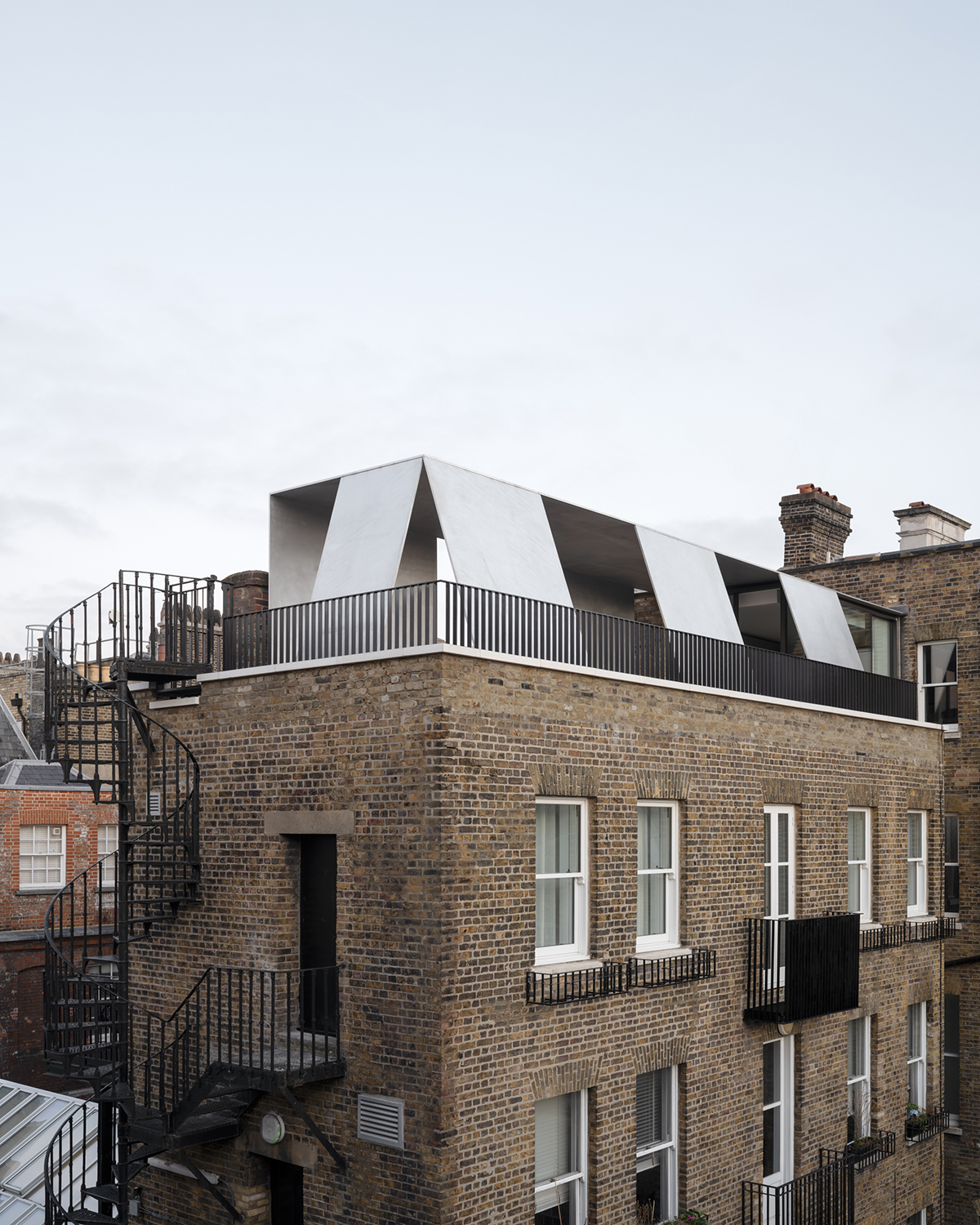 A rooftop pavilion by architects Carmody Groarke. Photography: The Property Photographer.