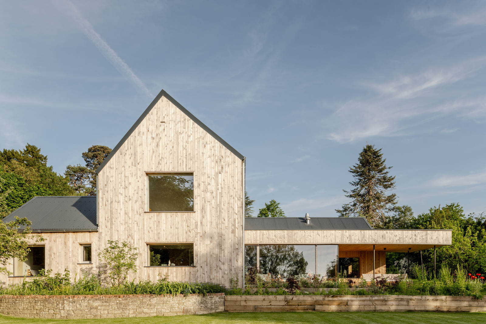 In an English village, this woody passivhaus makes a tiny carbon footprint