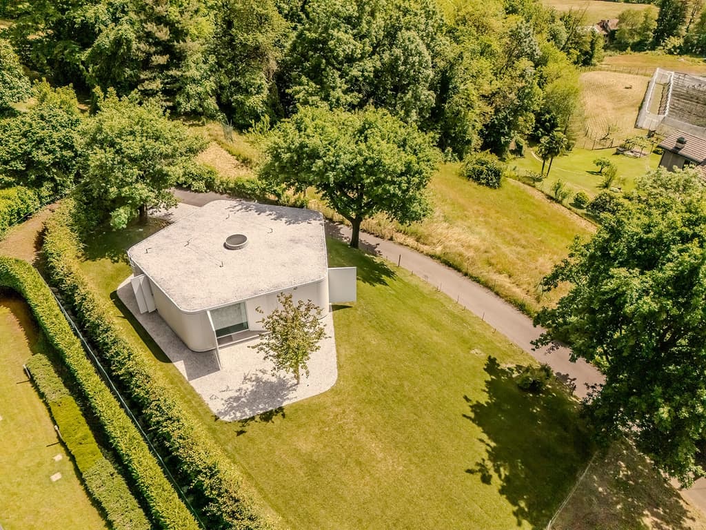 Live pentagonally near Lake Maggiore for under a million euros