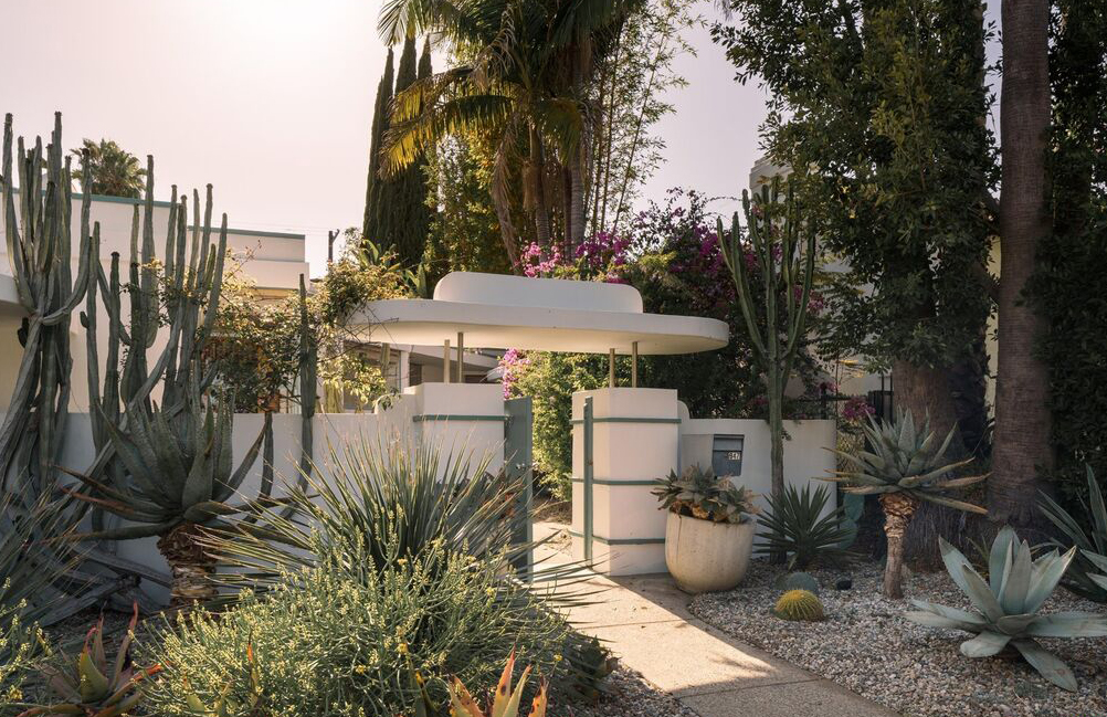 Surprises await in the garden of this Art Deco showpiece in LA