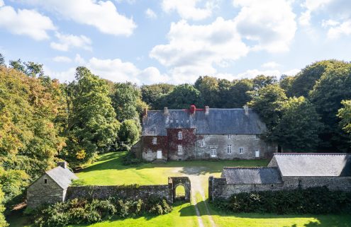 Tour a fortified manor in a Brittany forest