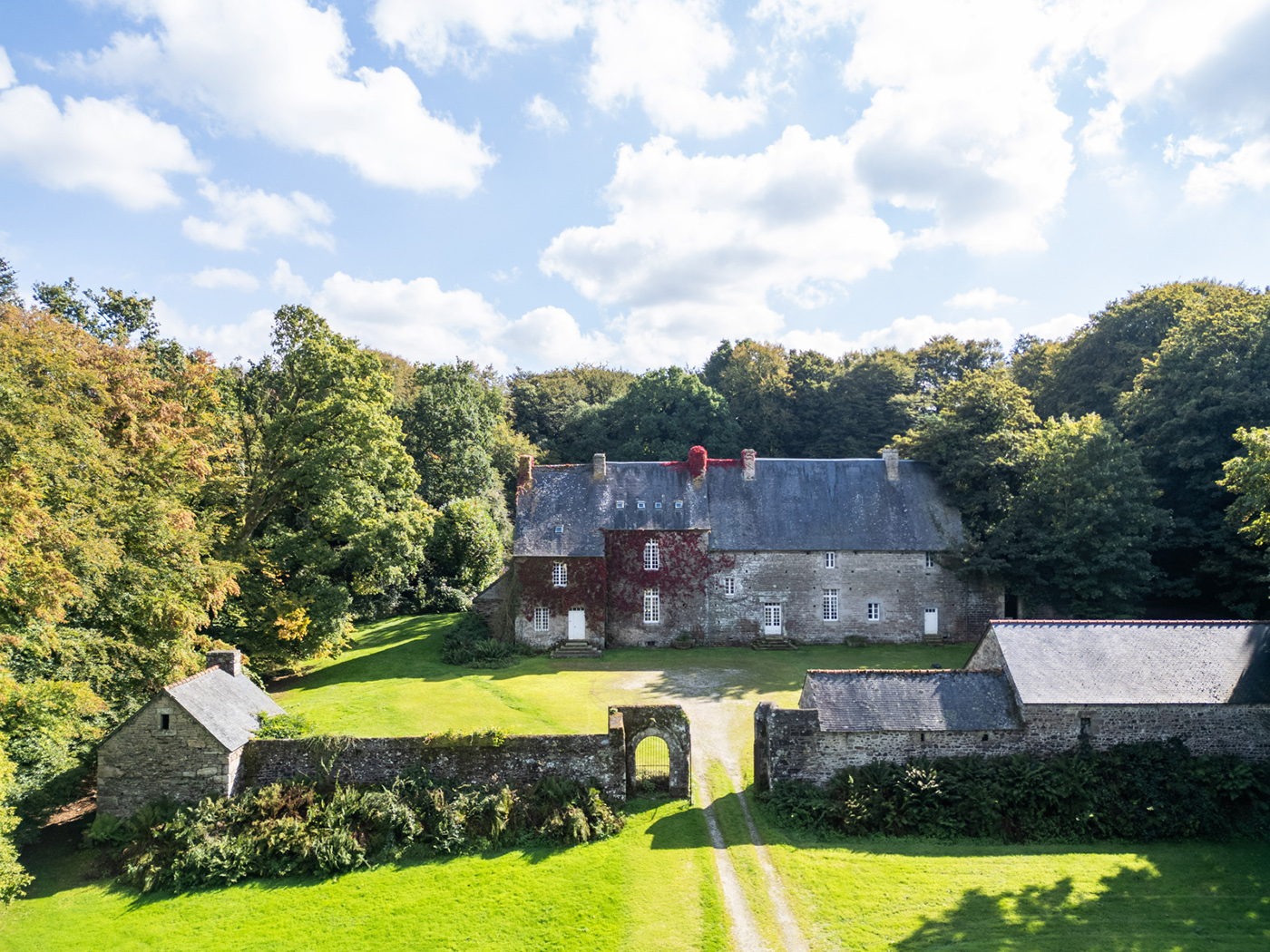 Tour a fortified manor in a Brittany forest