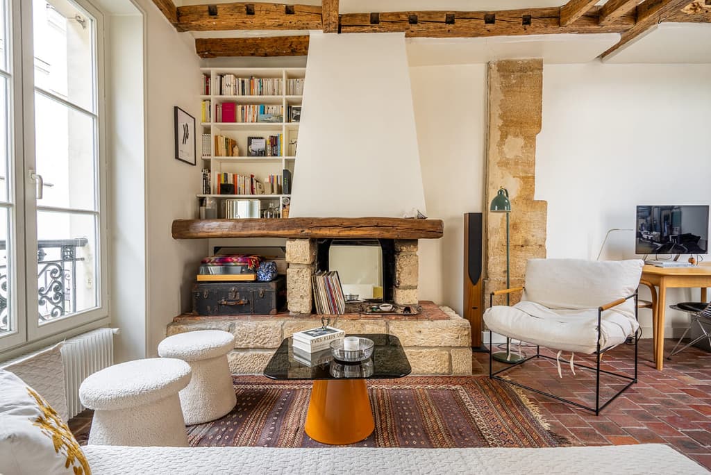 Period details tie this modern Paris flat to the 18th century