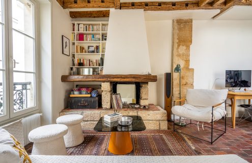 Period details tie this modern Paris flat to the 18th century
