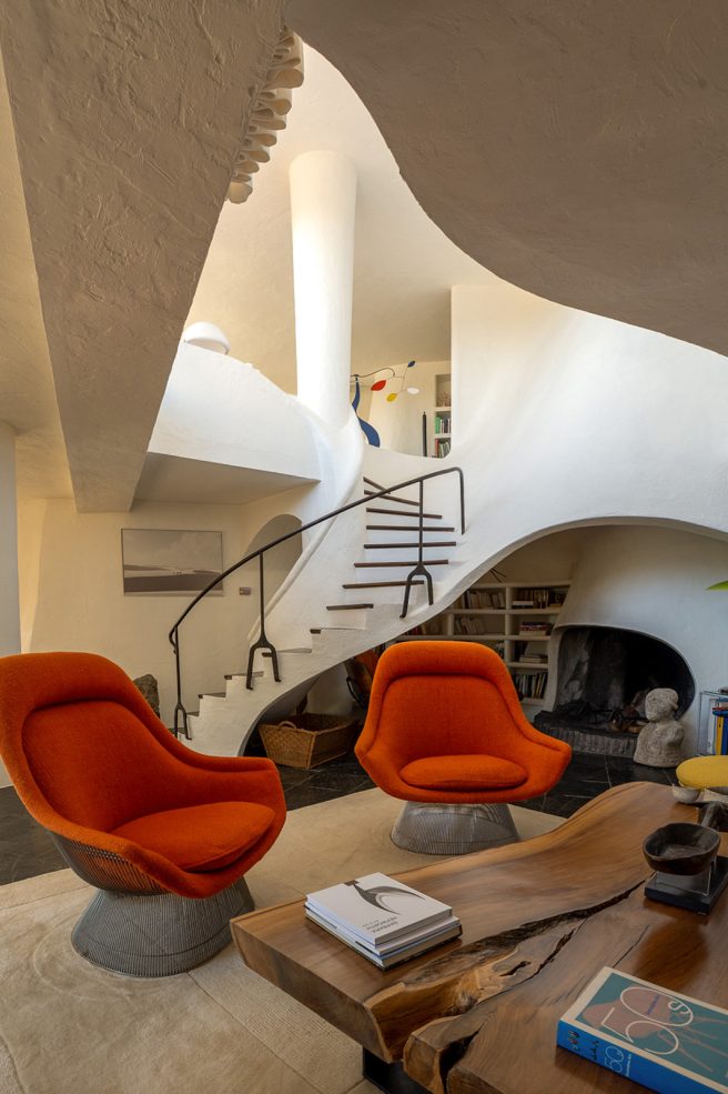 live-in-an-artist-colony-designed-by-architect-jacques-cou-lle-the-spaces