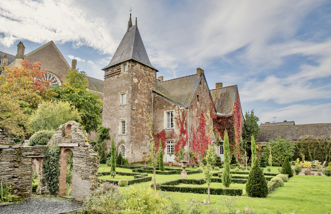 Lord over the Loire in this restored renaissance manor - The Spaces