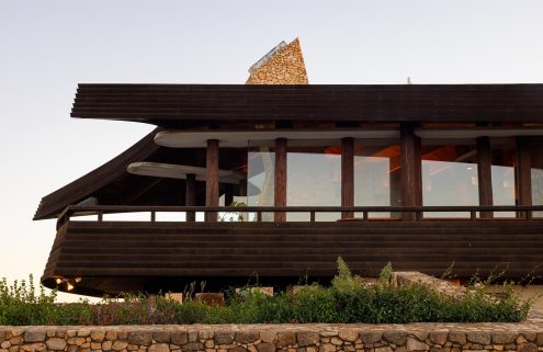 A mountaintop lair by Kendrick Bangs Kellogg hits the market near San Diego