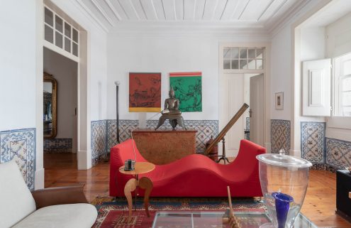 An 18th-century multi-unit residence lists in old Lisbon