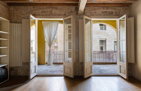 One building, four homes and a brilliant location in Barcelona