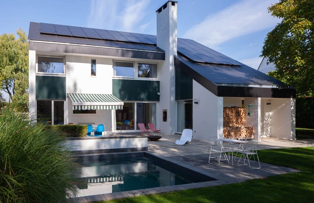 This modernist villa by Francis Bogaert just celebrated 50 years