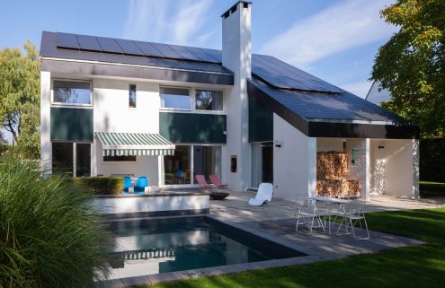 This modernist villa by Francis Bogaert just celebrated 50 years