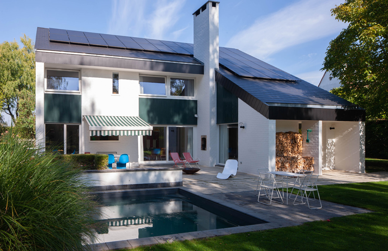 This modernist villa by Francis Bogaert just celebrated 50 years