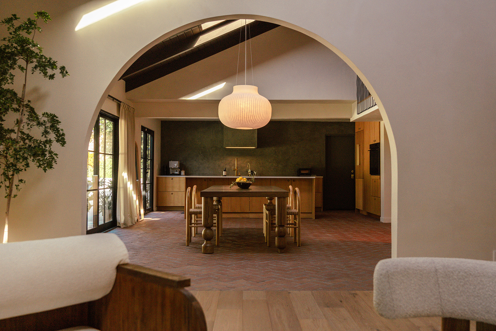 Arched volumes sell this mid-century LA home