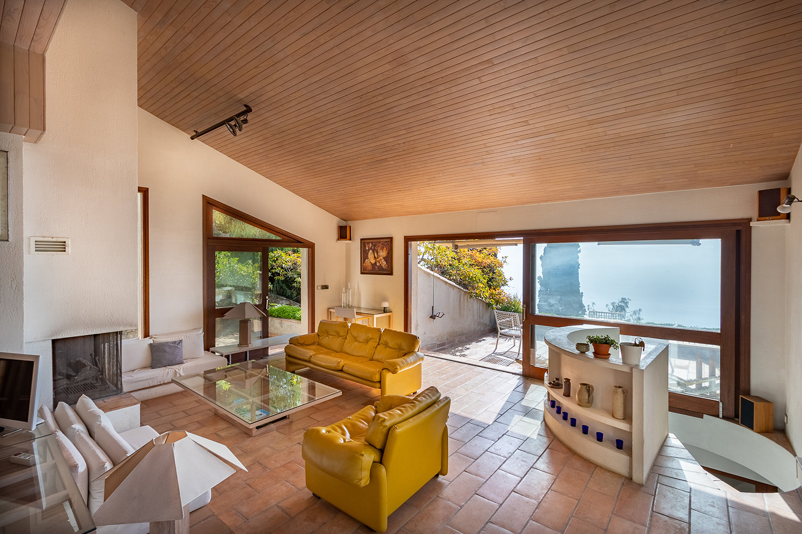 An artist’s villa outside Monaco frames 1970s modernism against the Mediterranean