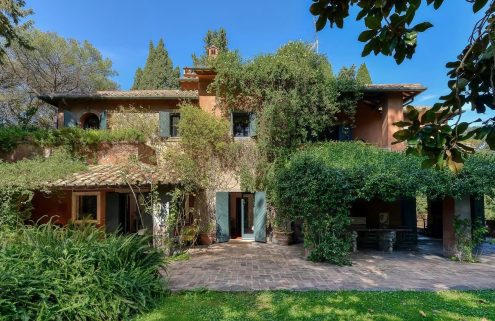 Sophia Loren and Carlo Ponti shared this villa on the Appian Way