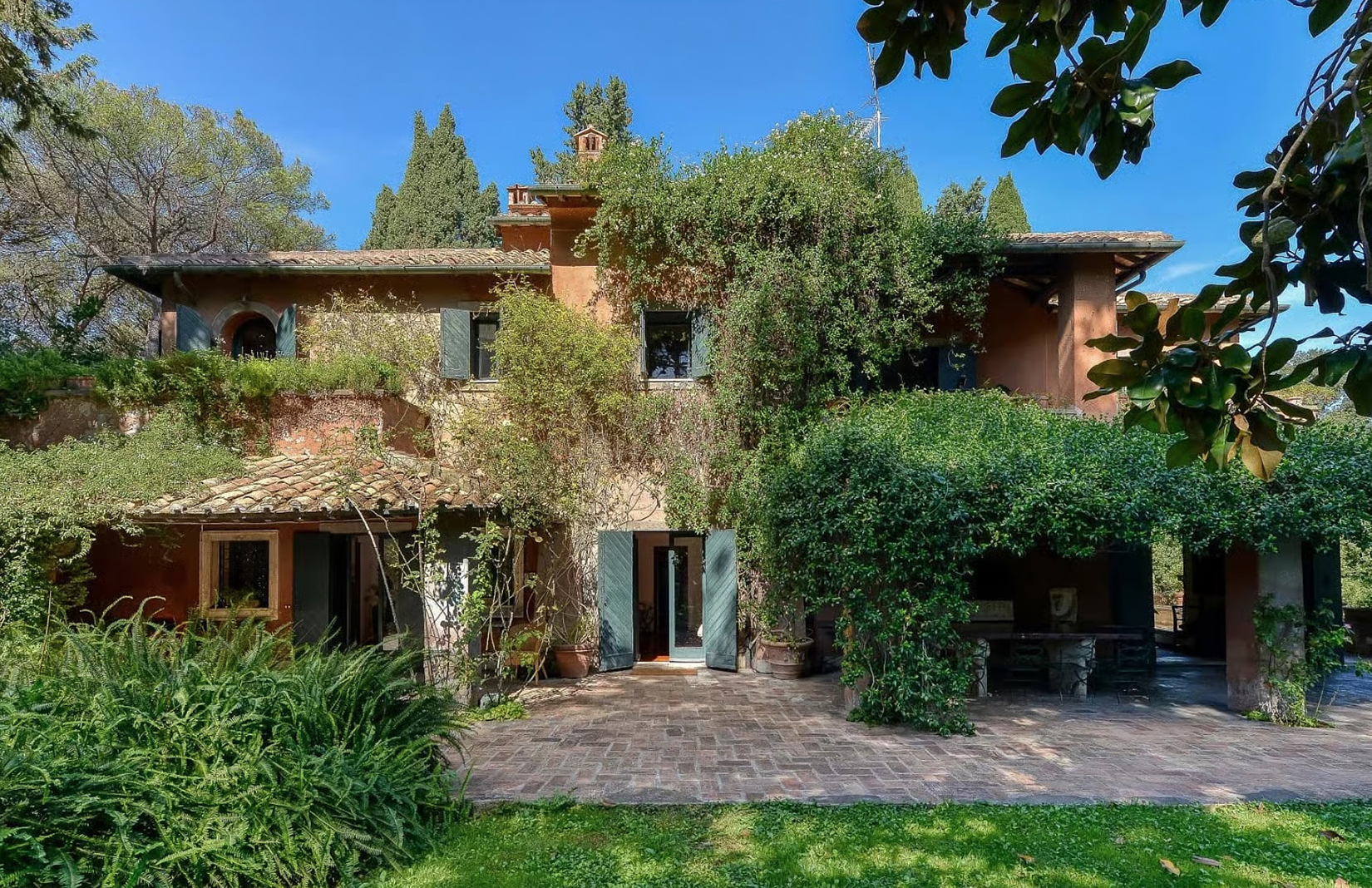 Sophia Loren and Carlo Ponti shared this villa on the Appian Way