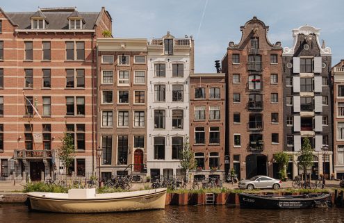 Live vertically in a 17th-century Amsterdam canal house