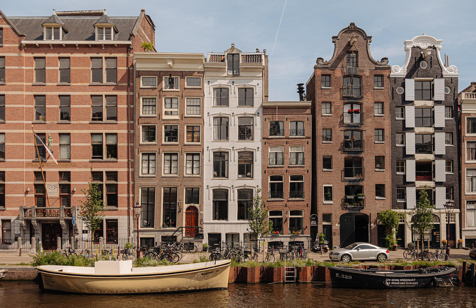 Live vertically in a 17th-century Amsterdam canal house