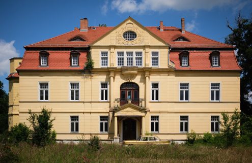 A neobaroque manor near Leipzig offers space for adaptive reuse