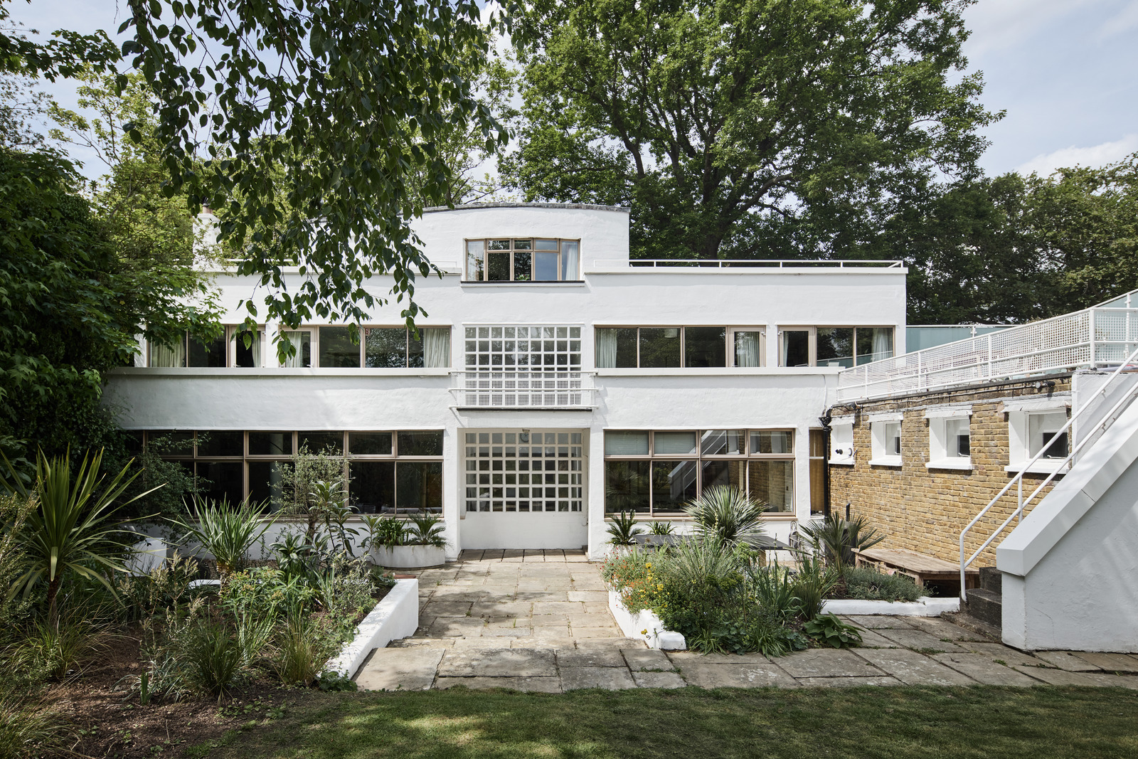 A landmark of British modernism hits the market in South London