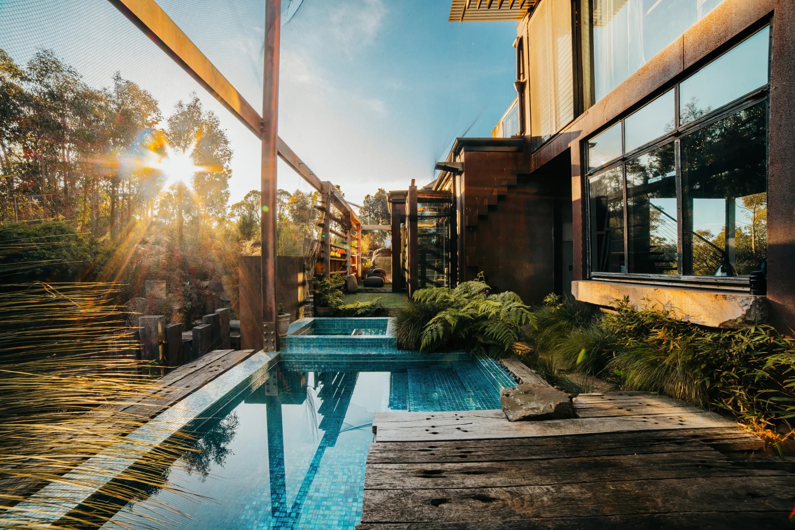 Water meets glass at this off-grid house in Australia’s southeast