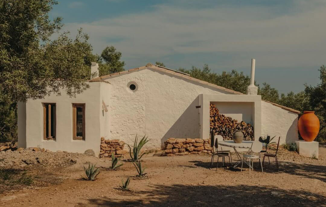 Creatives may apply: a Catalonian farm building is now a whitewashed studio