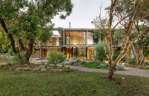 Hoisted among the treetops, an offbeat coastal hideaway opens to lush gardens