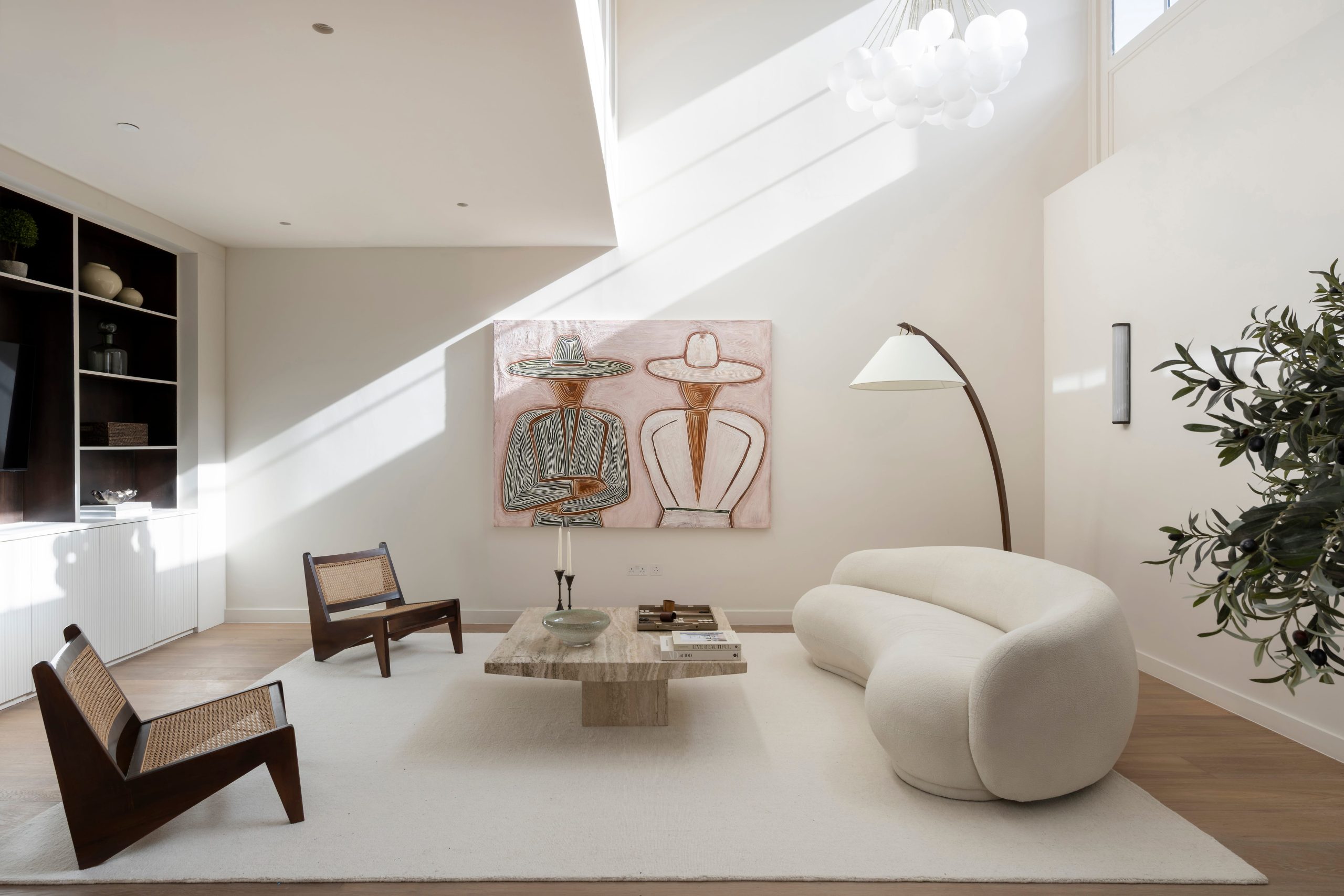 Six-metre ceilings and a spiral staircase uplift this Notting Hill mews house