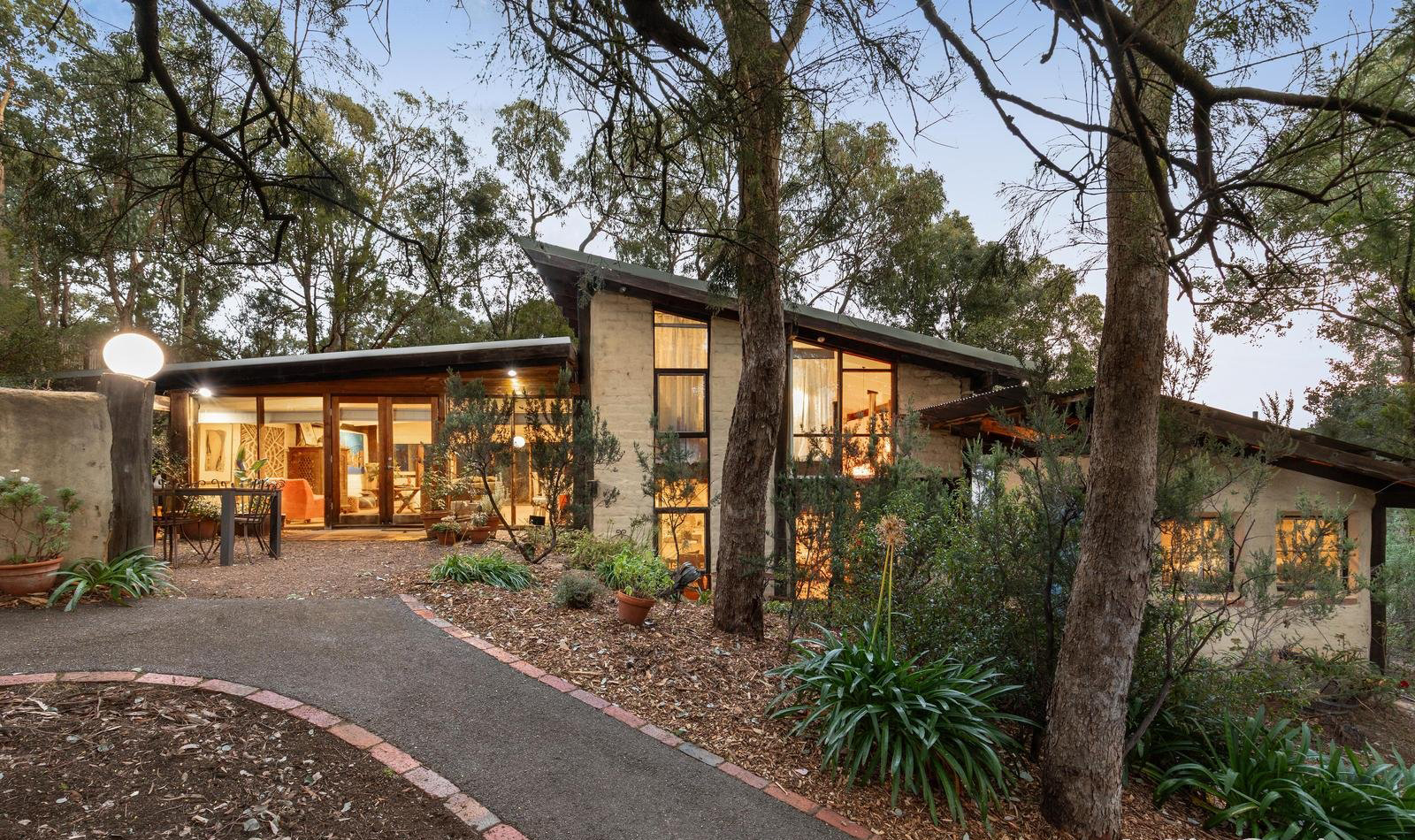 In the bushland outside Melbourne, a midcentury mudbrick chalet looks for a new owner