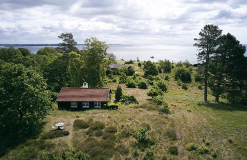 A 1949 summer house overlooks the glacial landscape of Djursland, Denmark