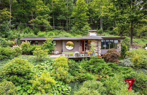 This Frank Lloyd Wright lookalike is on the market in Pennsylvania