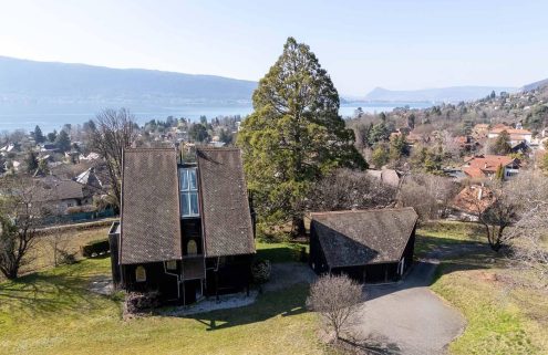 A solar-thermal house brings 1980s design to Lake Annecy