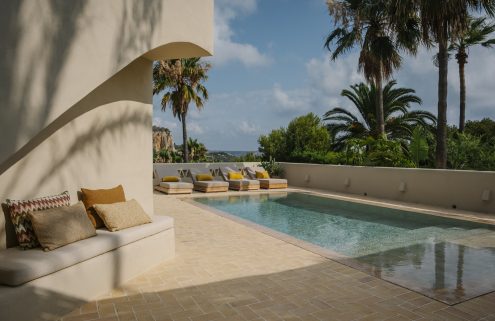 Si, por favor, to this contemporary Mediterranean finca near Alicante