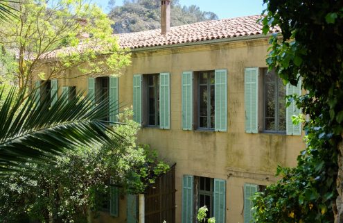 Move to Provence, where this artists’ home and lush garden have come to market