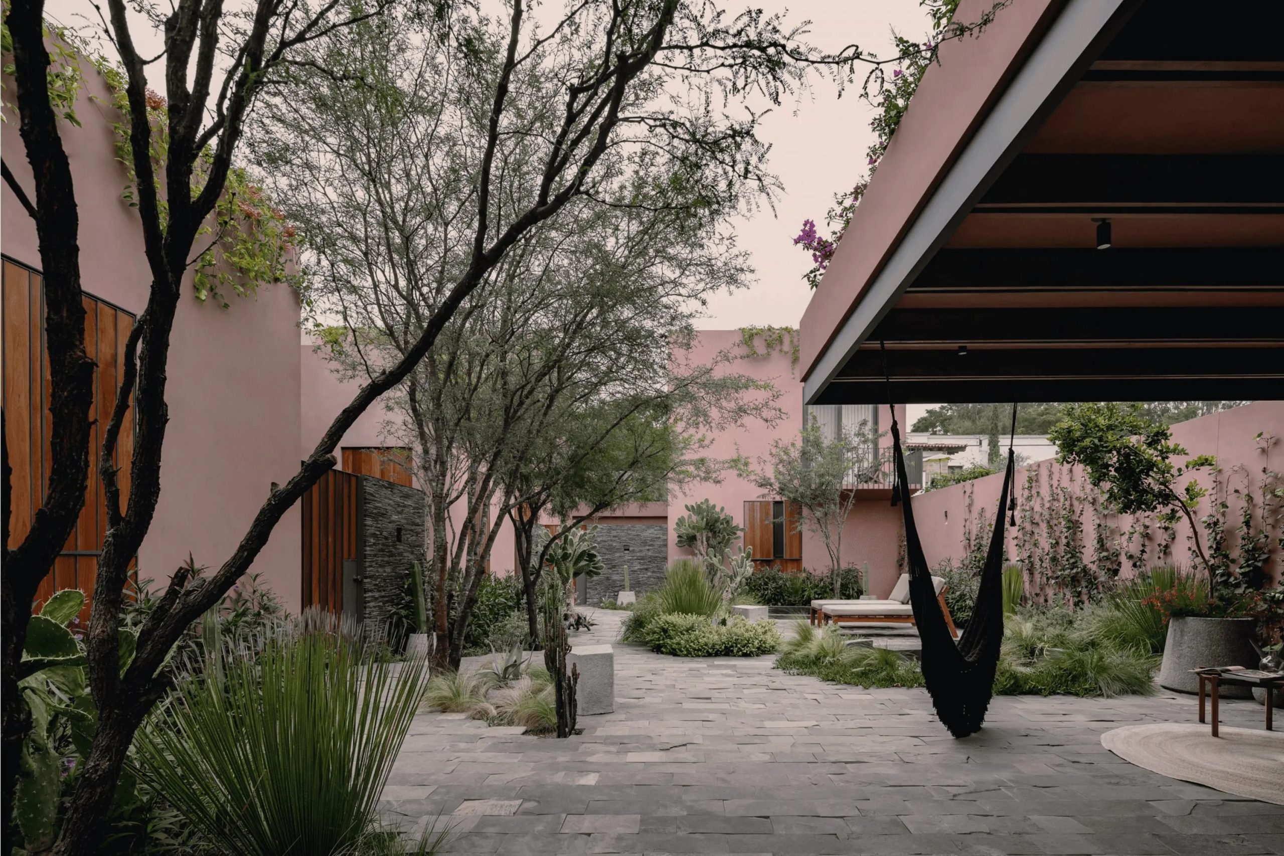 Live in a courtyard house in central Mexico, reimagined in pink