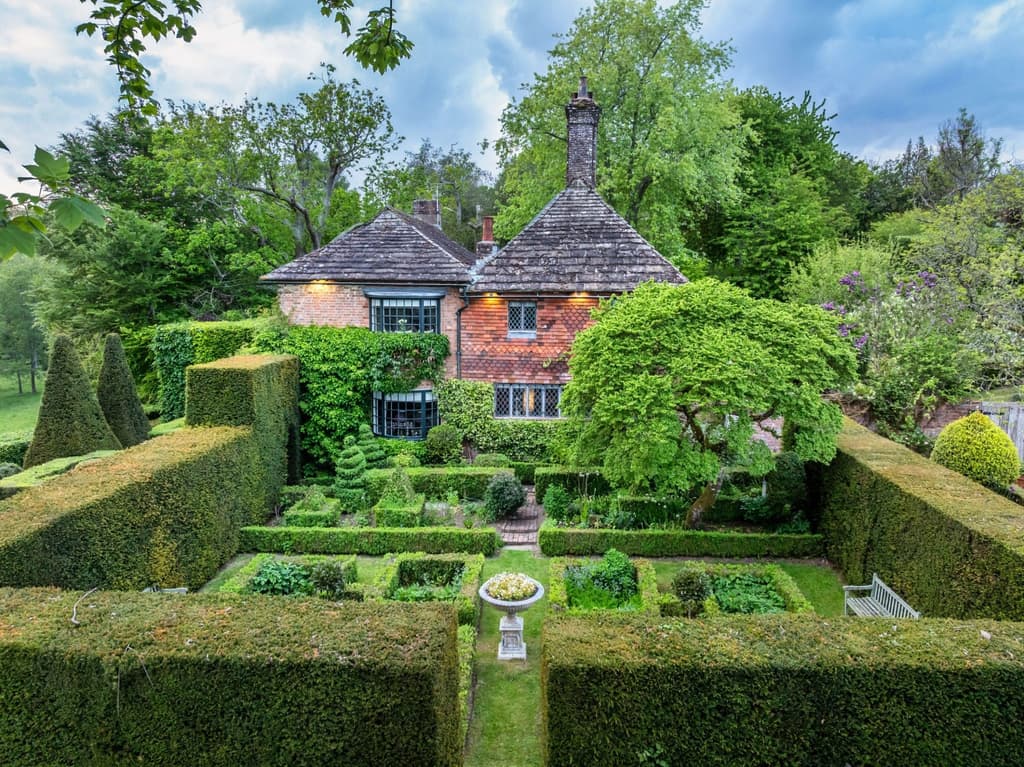 Lord Snowdon’s former country retreat is publicly listed for the first time