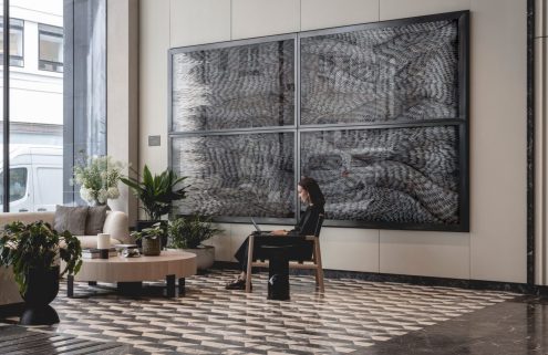 ‘Meet me in the foyer!’