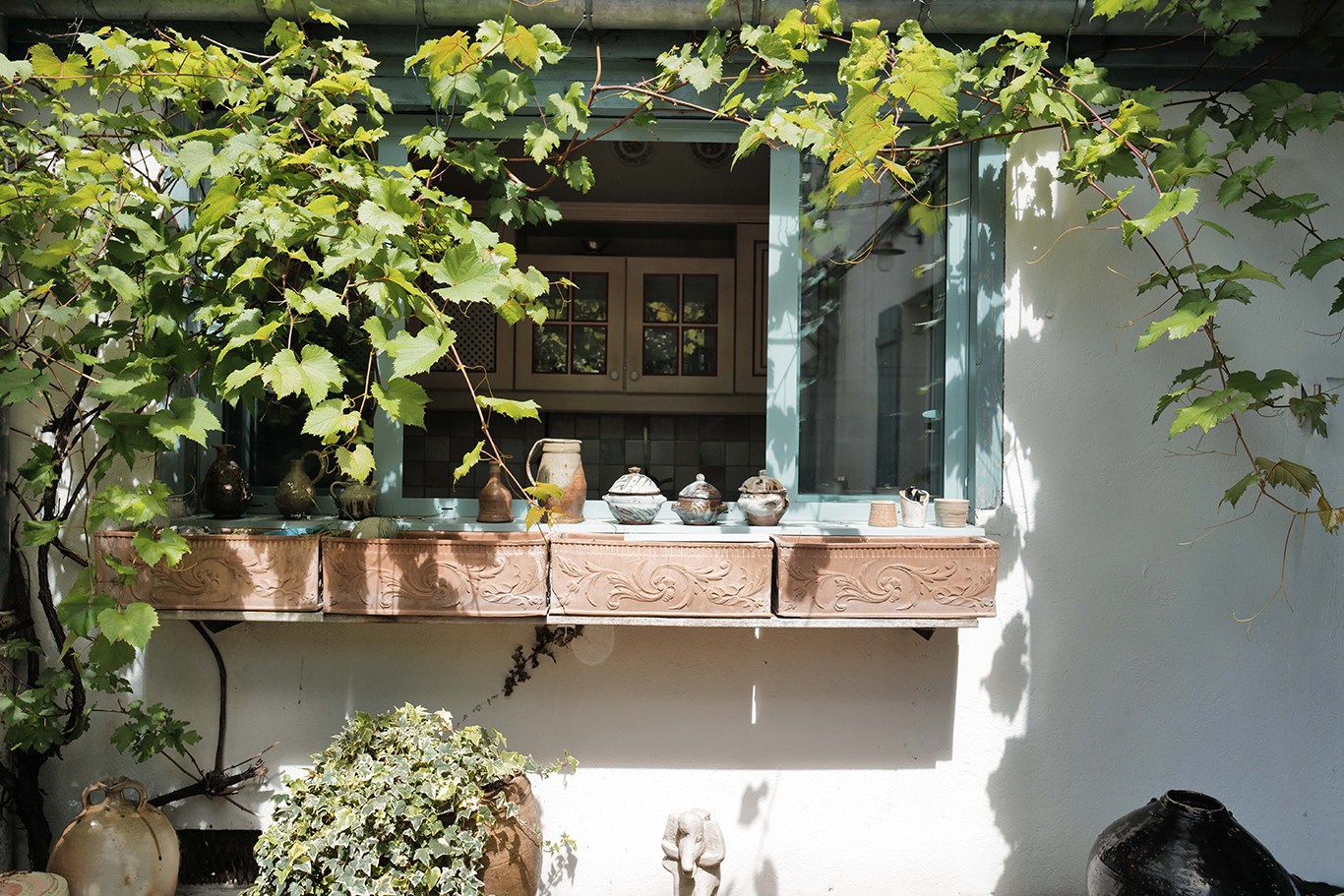 Check out this time-capsule post house outside Paris
